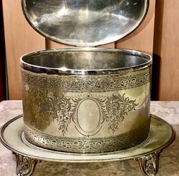 Elkington & Co. Silver-plated Biscuit Barrel or Box on Footed Pedestal with Hinged Lid