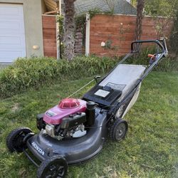 Like New Honda Self Propelled Lawnmower $650 Obo