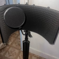 Mic Stand With Filter And Foam Wall 