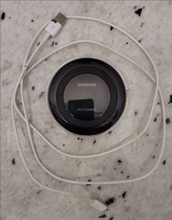 SAMSUNG Fast Charge Wireless Charging Pad (Model: EP-PN920)