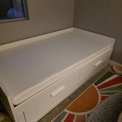 Ikea Twin Day Bed With Trundle And 2 Storage Drawers