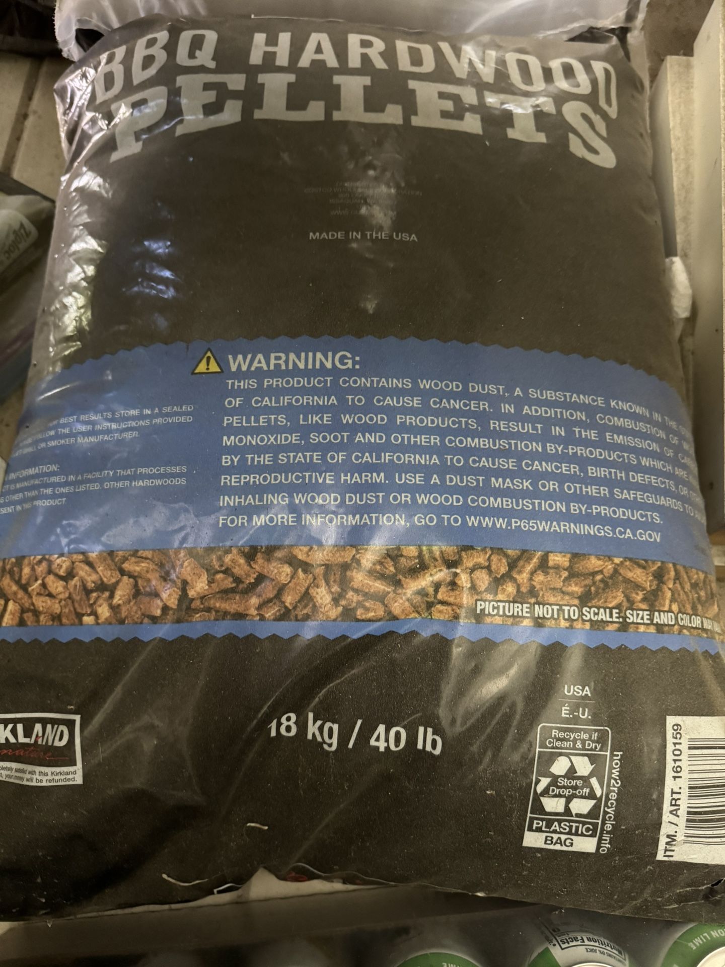Kirkland Signature Premium Blend BBQ Hardwood Pellets, 40 lb