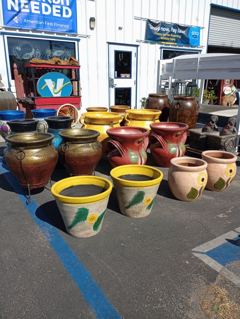 Garden Art / Pottery / Water Fountains