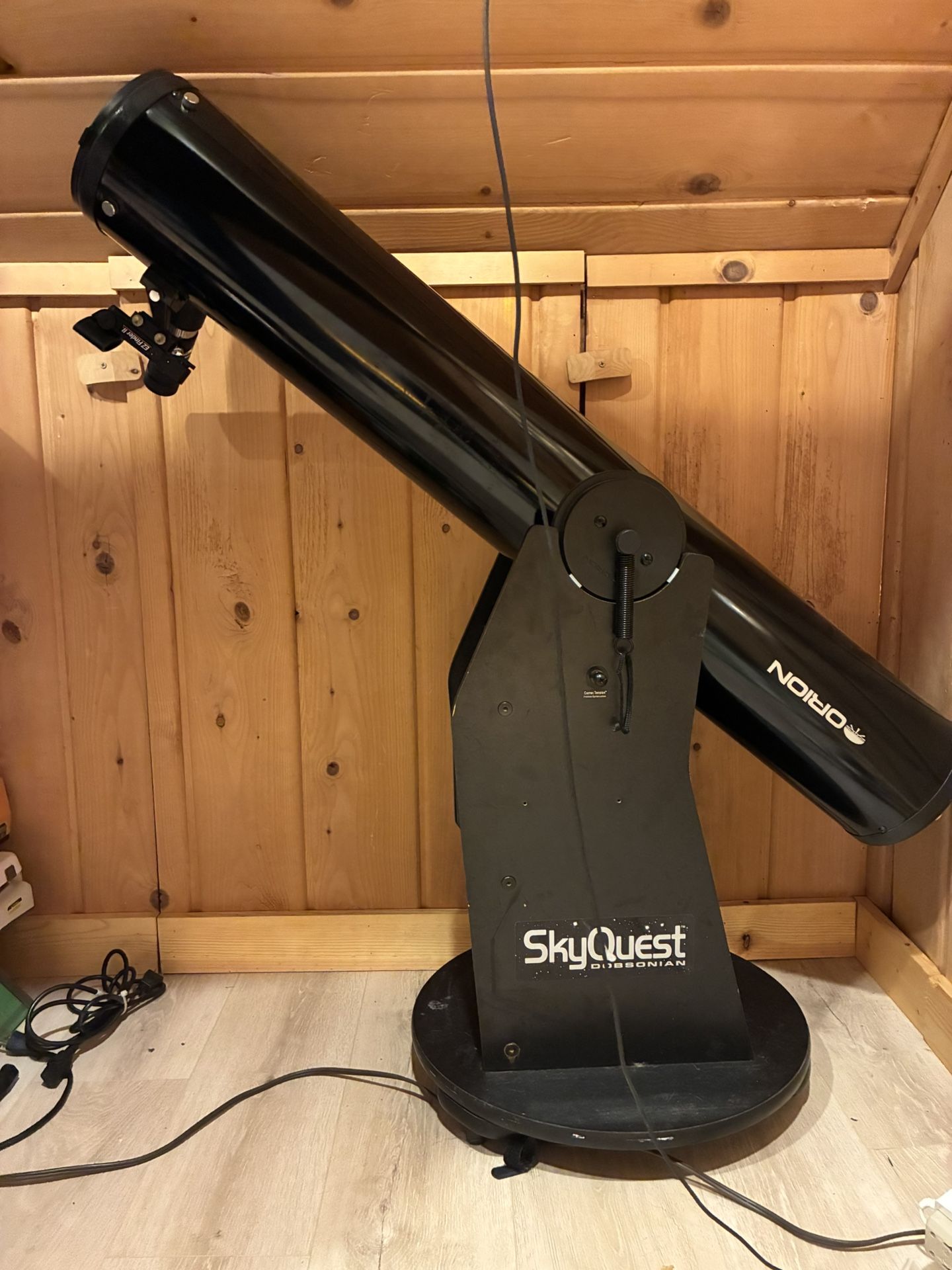 Orion SkyQuest Dobsonian XT8