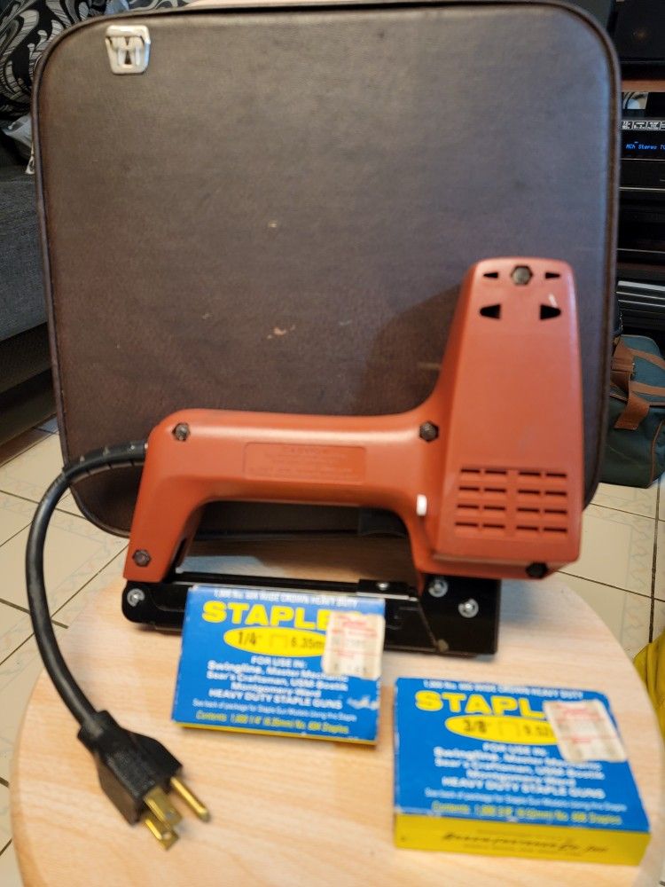 Swingline Heavy Duty Electric Staple Gun Stapler Model 34201 10Amp with Staples