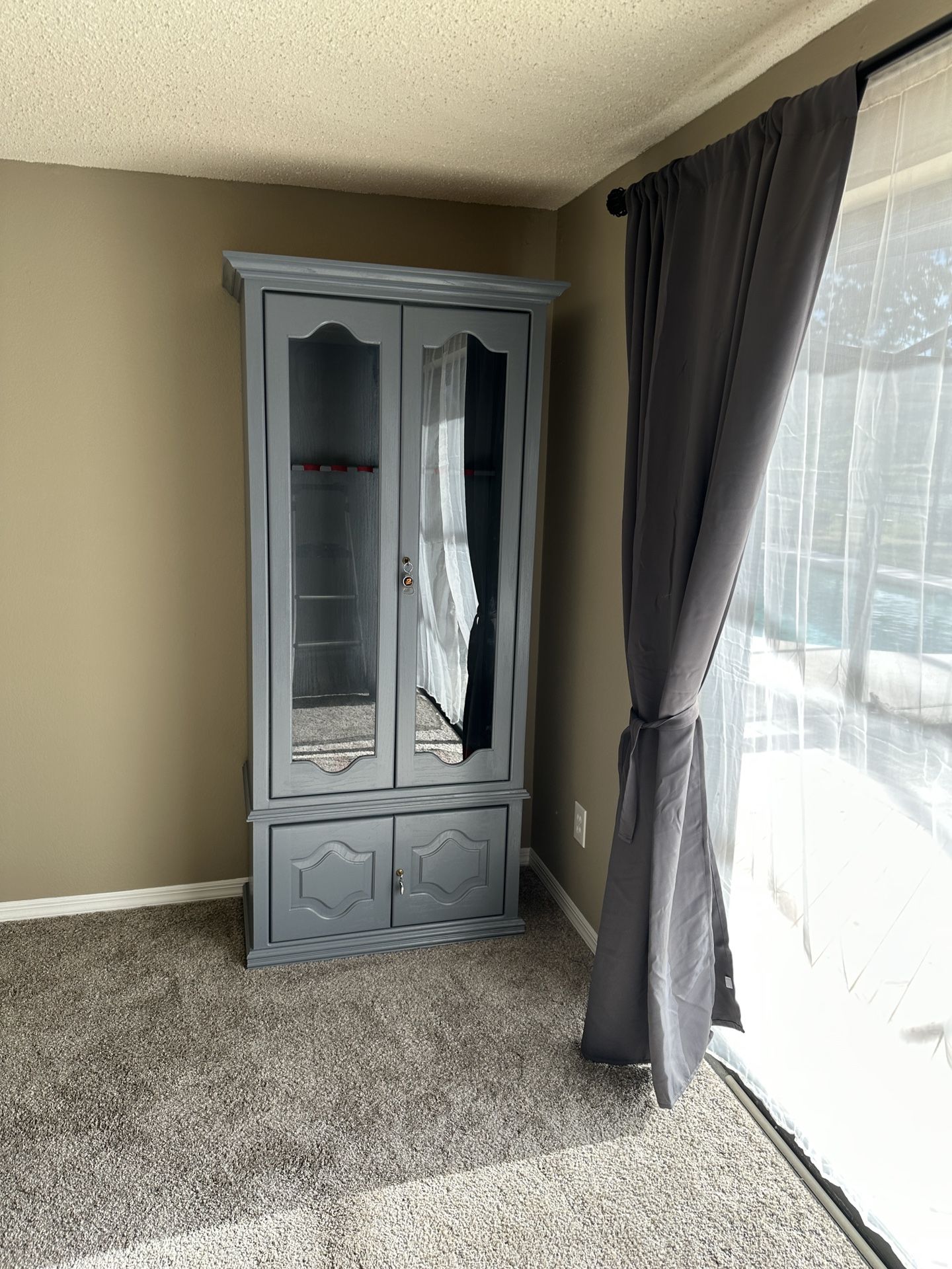 Locking Gun Cabinet 