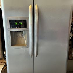 Frigidaire side-by-side counter depth refrigerator