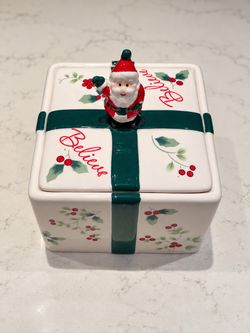 Pfaltzgraff Winterberry “Believe” Santa Ceramic Holiday Box – Never Used