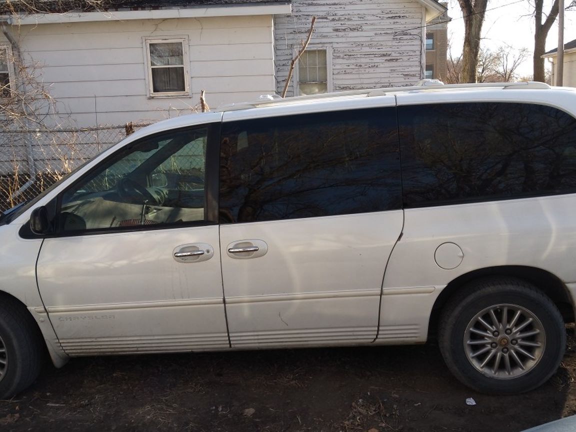 Photo 1999 Chrysler Town Country