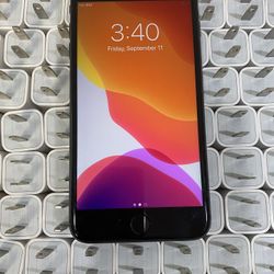 Factory unlocked apple iphone 8 plus 64 gb , store warranty 