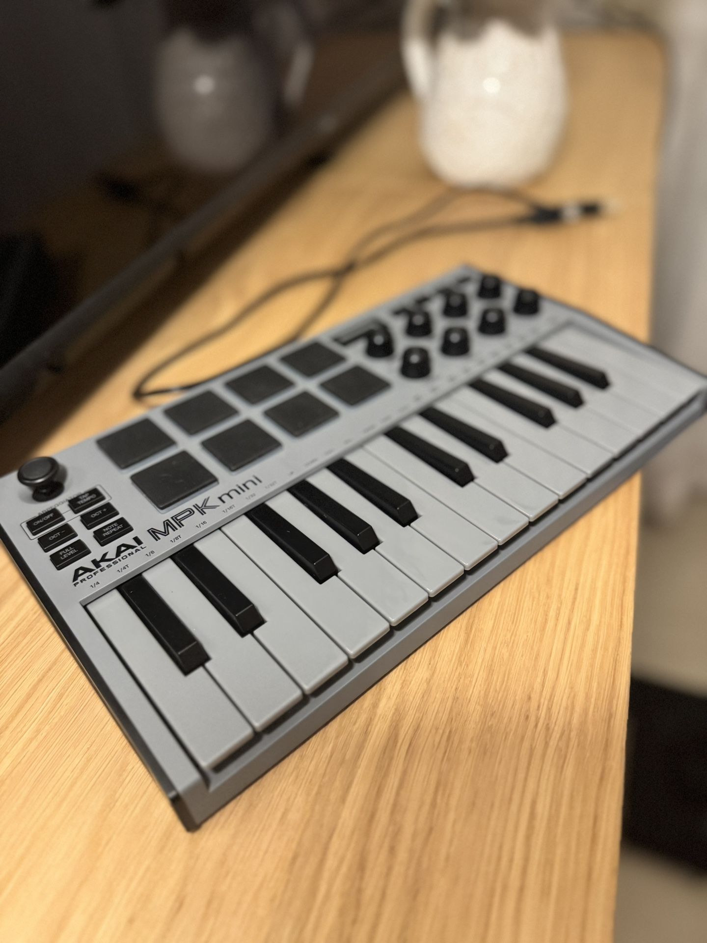 Akai Professional MPK Mini MK3 - 25 Key USB MIDI Keyboard Controller With 8 Backlit Drum Pads, 8 Knobs, Music Production Software