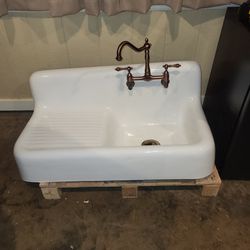 Vintage Style Sink And Faucet