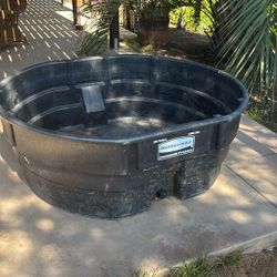 300 Gal Rubbermaid Tank 