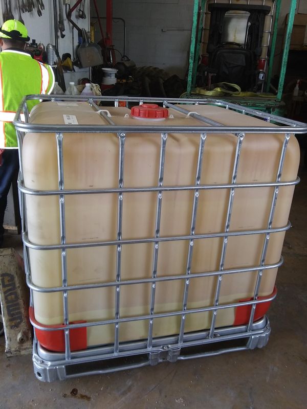 250 gallon tanks(totes)good for used oil for Sale in San Antonio, TX