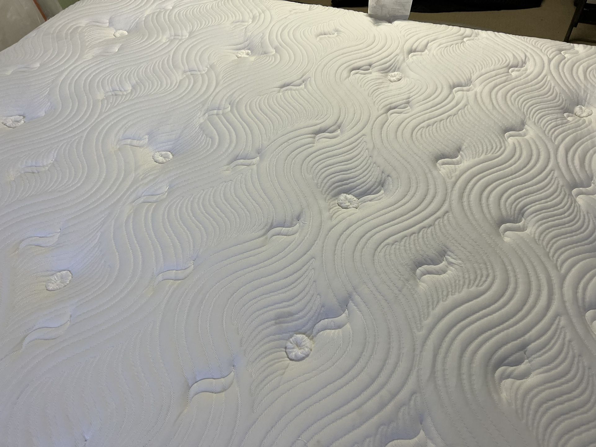 King Size Big Fig Mattress & Boxspring for Sale in Marysville, WA OfferUp