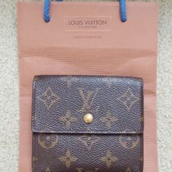 Louis Vuitton

Vintage Wallet, $200