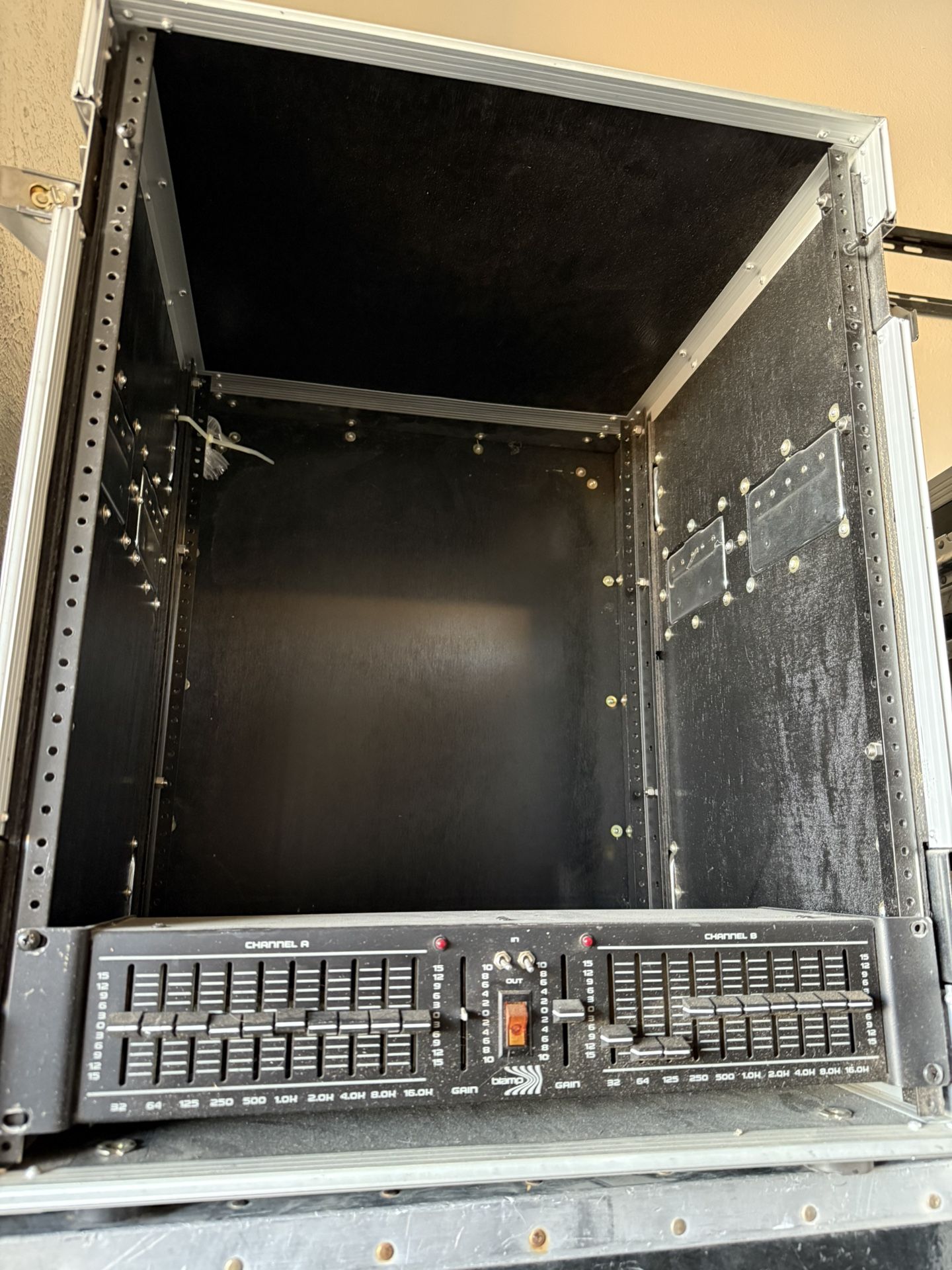 Road Ready Rack Case w/ Graphic Equalizer