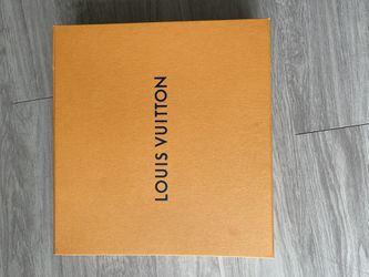 Louis Vuitton M44000