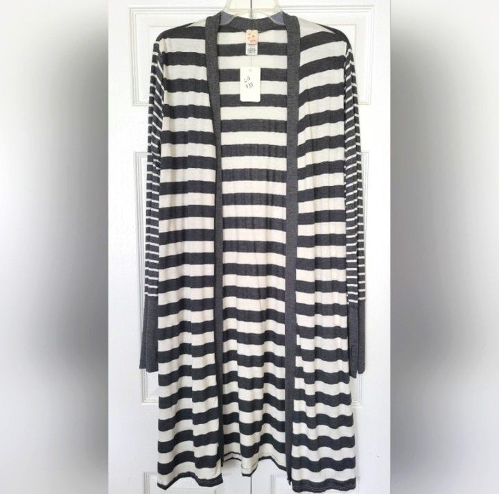 WOMANS NEW OPEN FRONT CARDIGAN