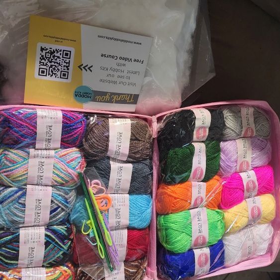  MODDA Crochet Kit for Beginners with Video Course, Includes 20  Color of Yarns, Needles, Hooks, Accessories Kit, Canvas Tote Bag, Crochet  Starter Kit for Women, Adults, Kids, Knitting Kit