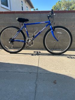 vintage blue Trek Antelope 850 mountain bike