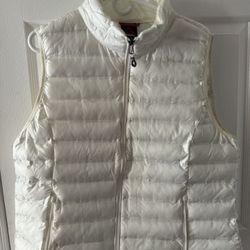 Gerry Women’s Size XXL White Full Zip Puffer Vest. Never been worn(cash & pick up only)