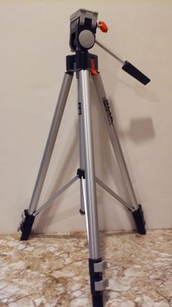 TRIPOD BY SLIK