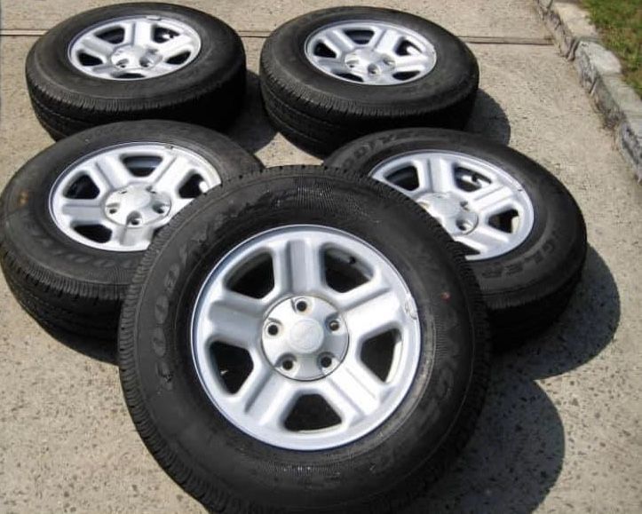 Jeep Wrangler Stock Tires/Wheels. Michelin Tires 245/75R17