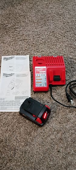 NEW Milwaukee M18 / M12 DUAL CHARGER Multi Voltage POWER Source with M18 1.5 AH BATTERY