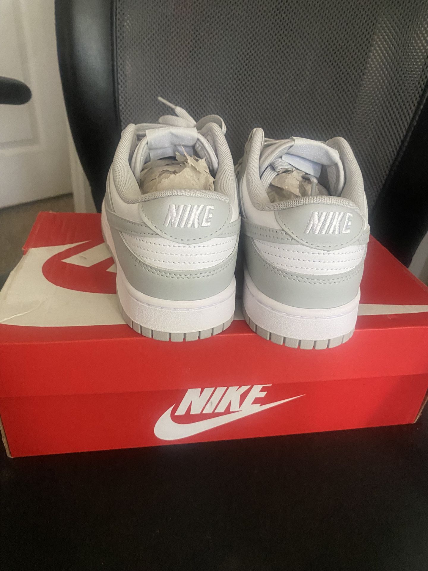 Nike dunk trainers grey size 9