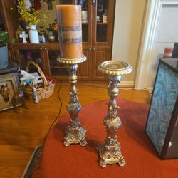 Beautifu l candle holders perfect for fire place decor.