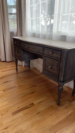 Vanity desk