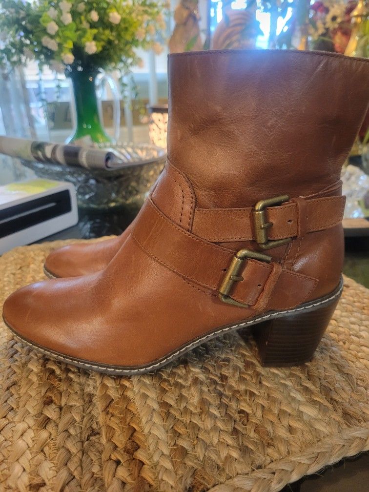 Woman's Leather Boots