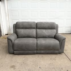 Free Delivery 🚚 – Power Reclining Gray Sofa Couch w/ USB – Modern Loveseat