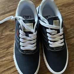 Levi’s sneakers - NEW - size 8.5