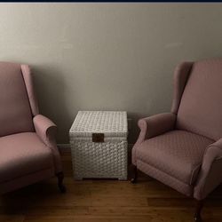 2  Beautiful Pink Recliners  Excellent Condition $130  For Both Form Price