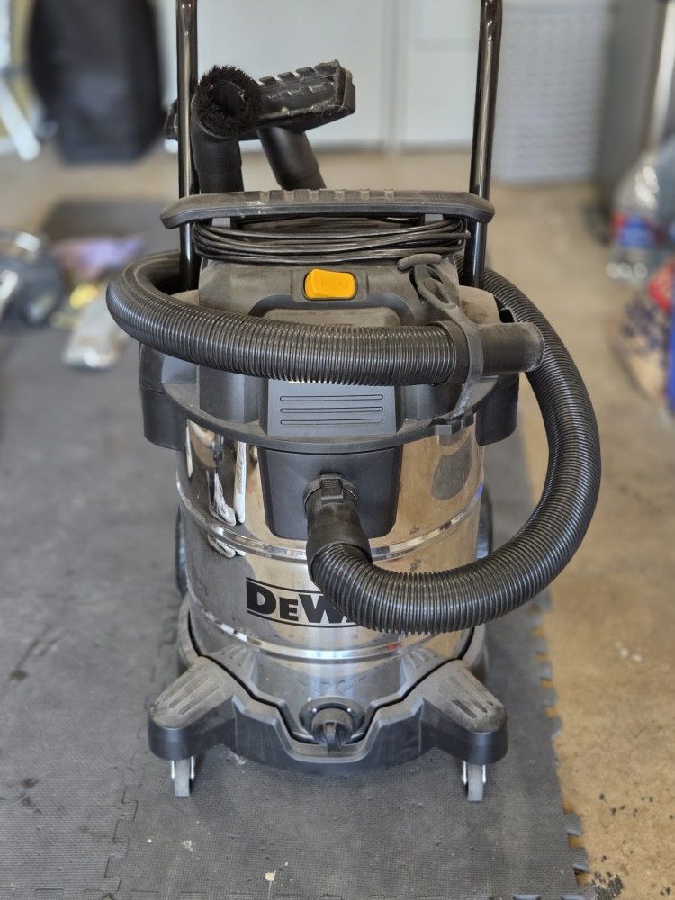 Dewalt 10 Gallon Shop Vac