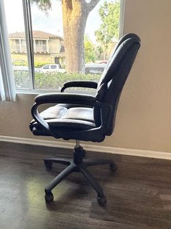 Black Leather Office Chair with Armrests