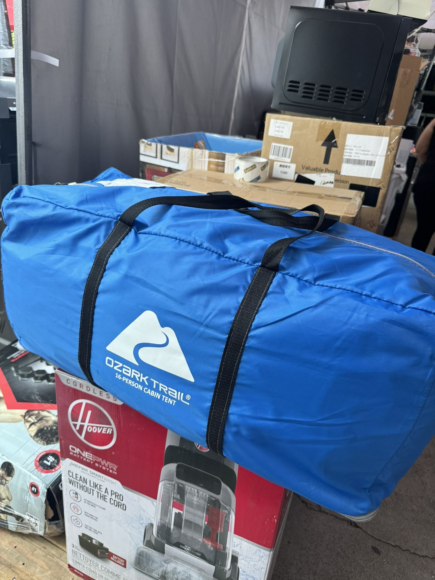 Ozark Trail 568 Ozark Trail 16 Person Room Family Cabin