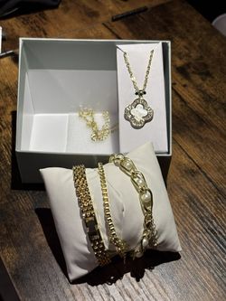 Womens N Mens Jewelry Set