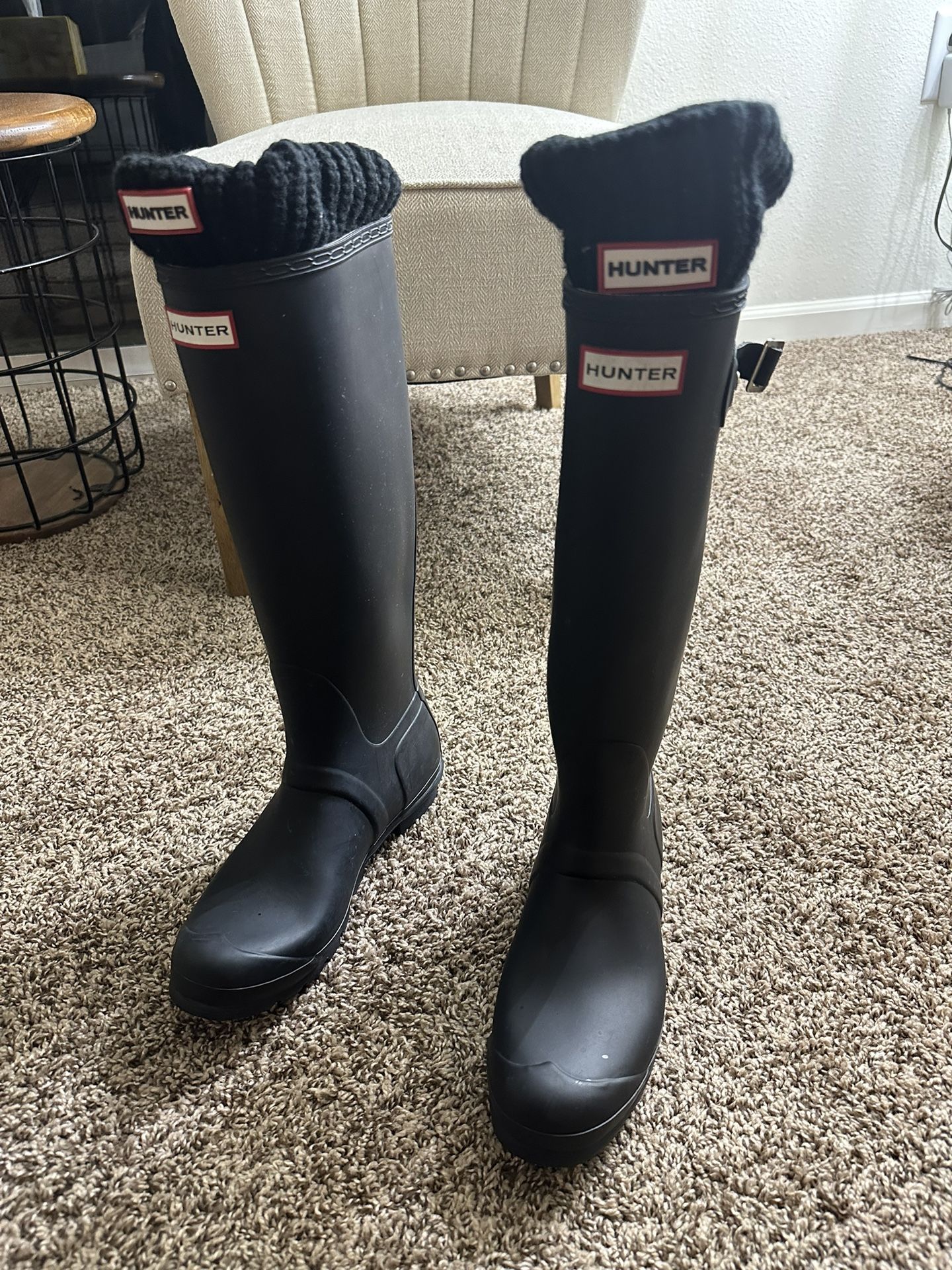 Hunter original waterproof Tall Rain Boots size 9  with  the original socks .