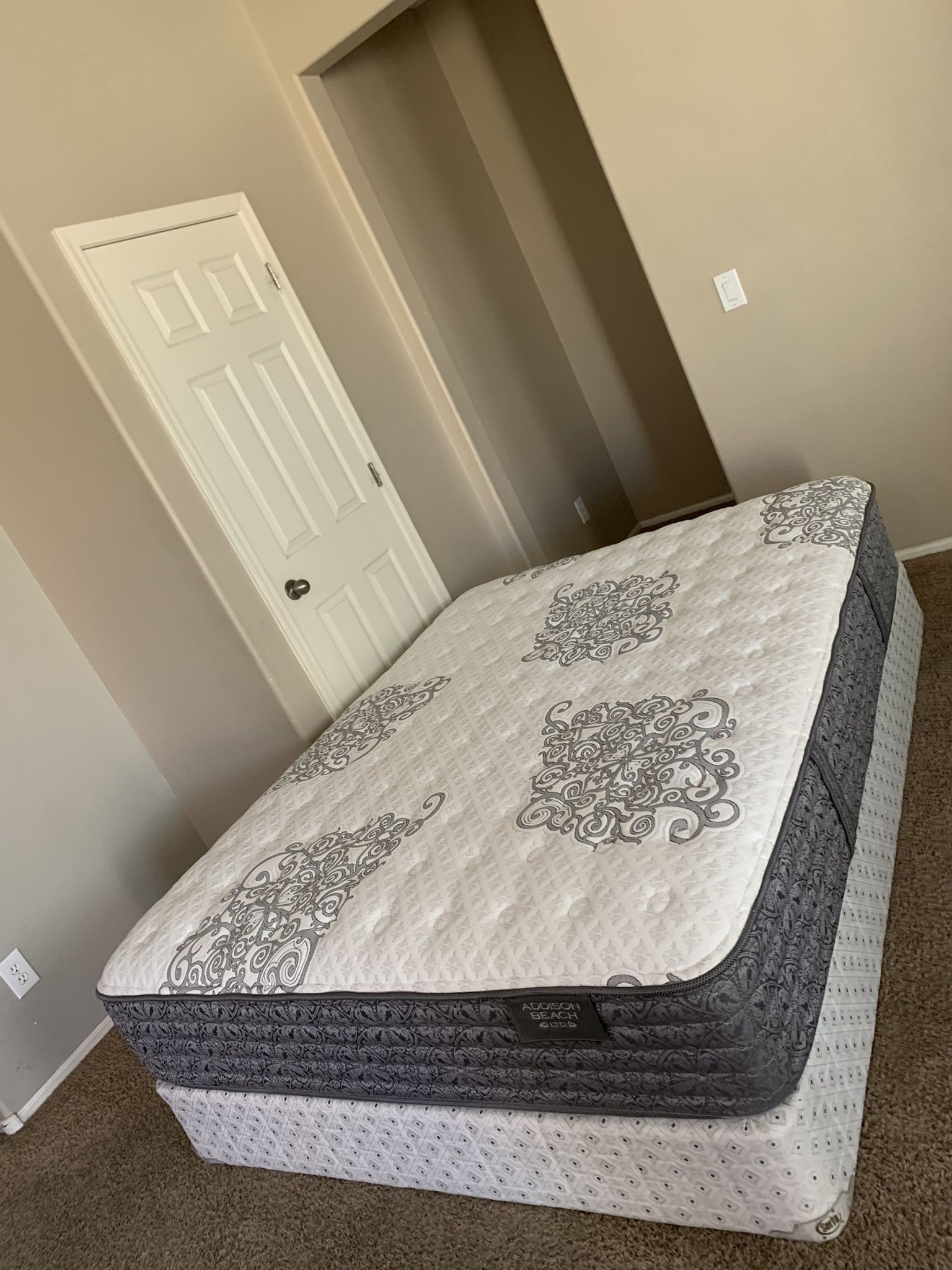 QUEEN MATTRESS PLUSH AND FREE BOX SPRING