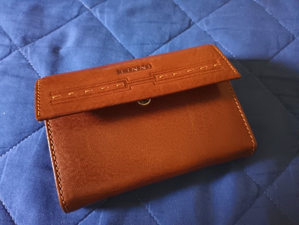 Ladies Tan Brown Leather Trifold Wallet