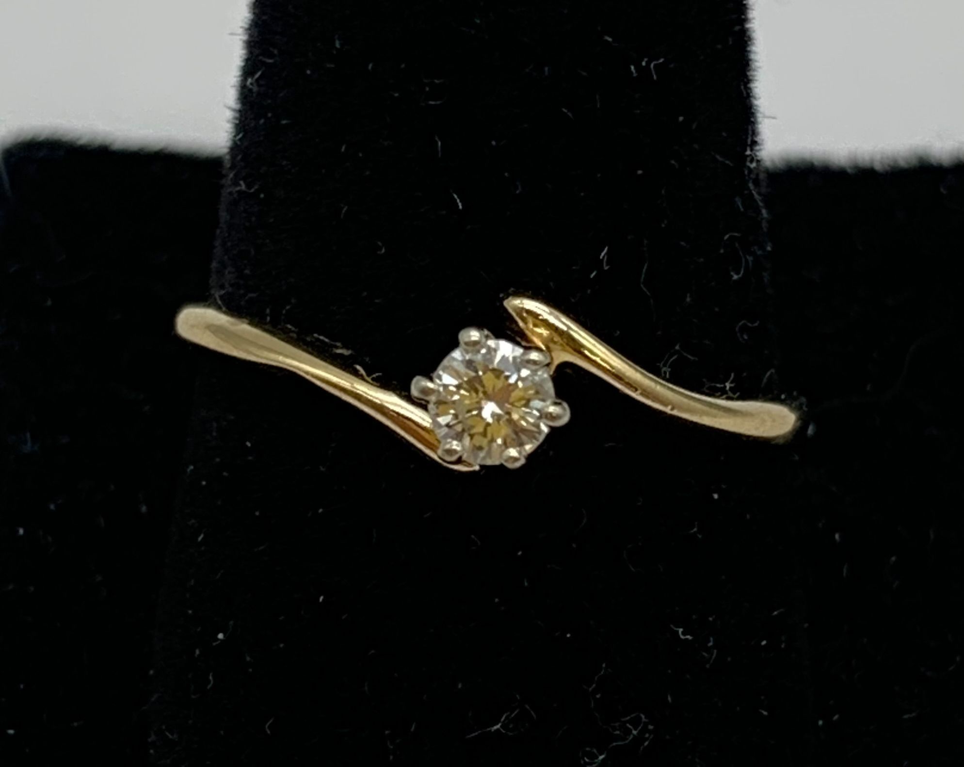 Solitare diamond ring #16930