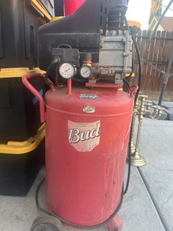 vertical air compressor features a prominent
