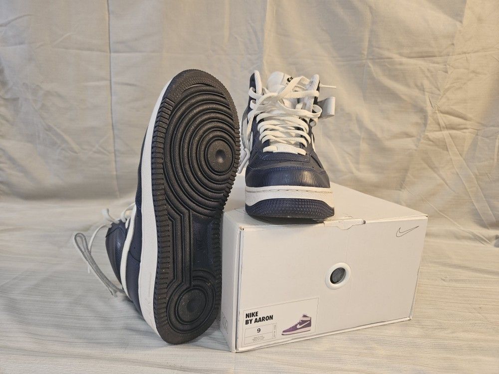 Nike Sneakers Size 9