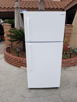 Insignia Refrigerator 18cu ft 30x30x66🚨👍3 MONTHS WARRANTY