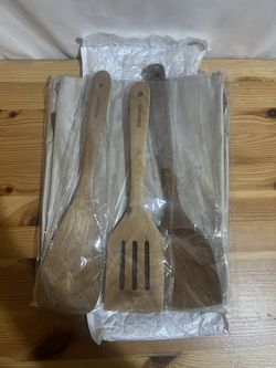 Wood Kitchen Utensils Set with Kitchen Cooking Apron Brand New $20 Meet Up In Irving @dfwgoods