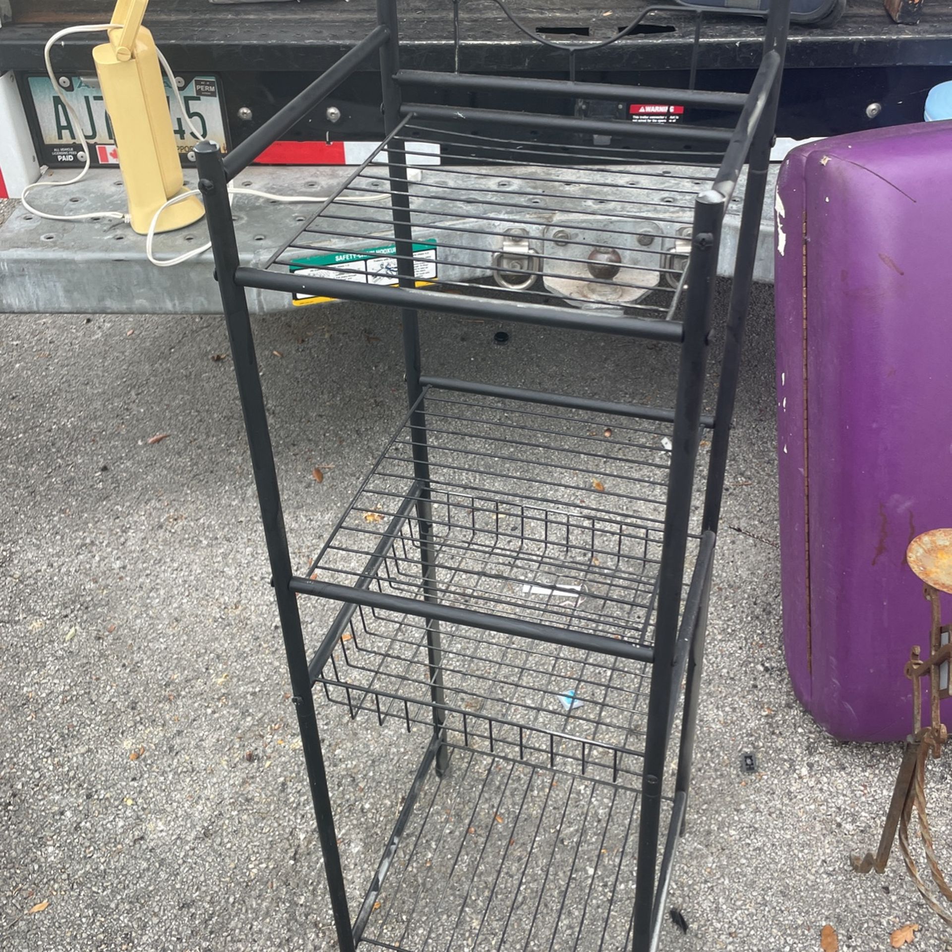 Metal Tier Shelves For $5 Pick Yo In Hialeah