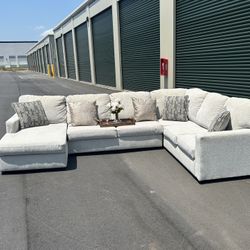 Cream Colored Large Sectional ✨✨✨